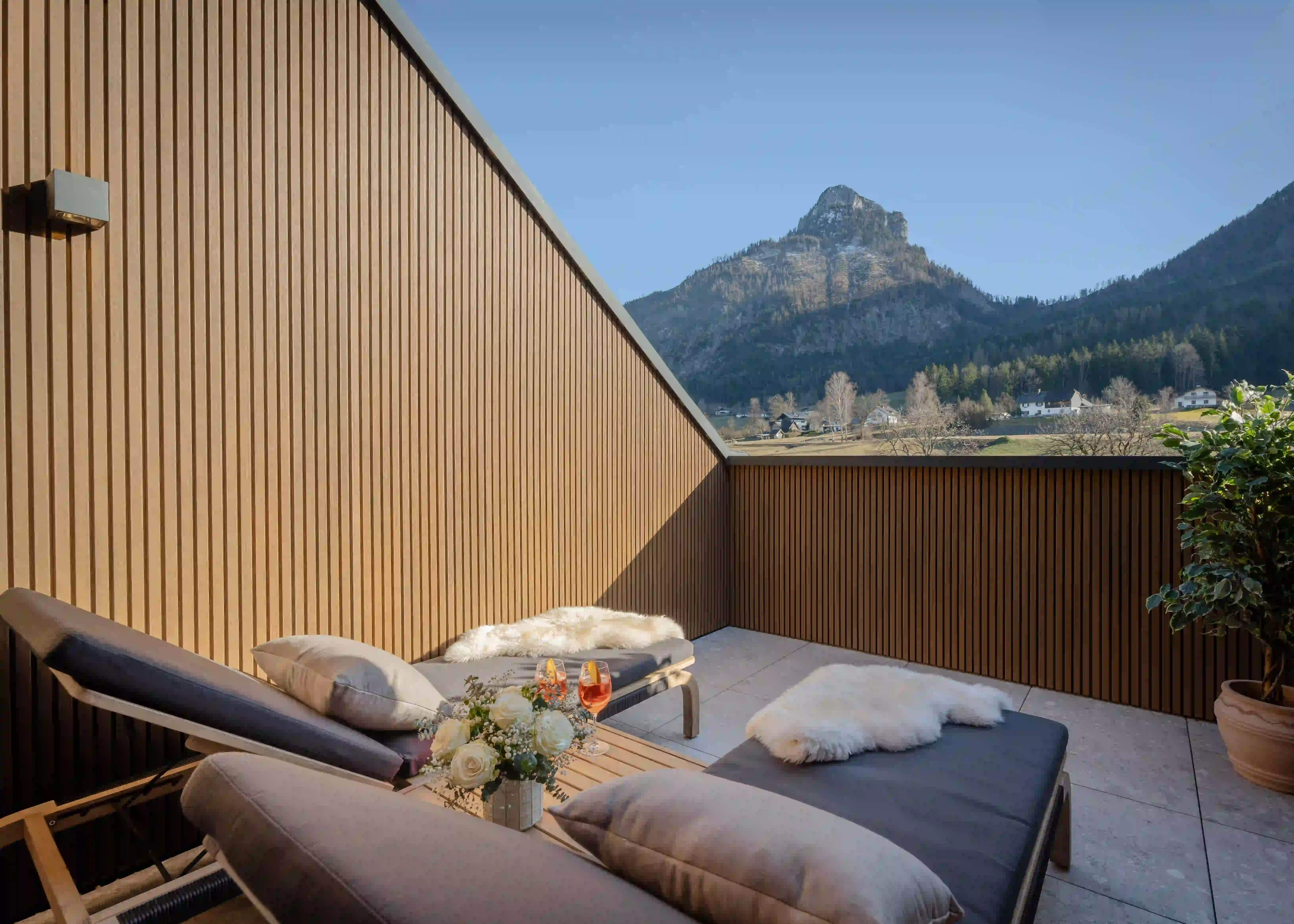 Arnestgut - Hot-Tub und Loggia mit Panoramablick