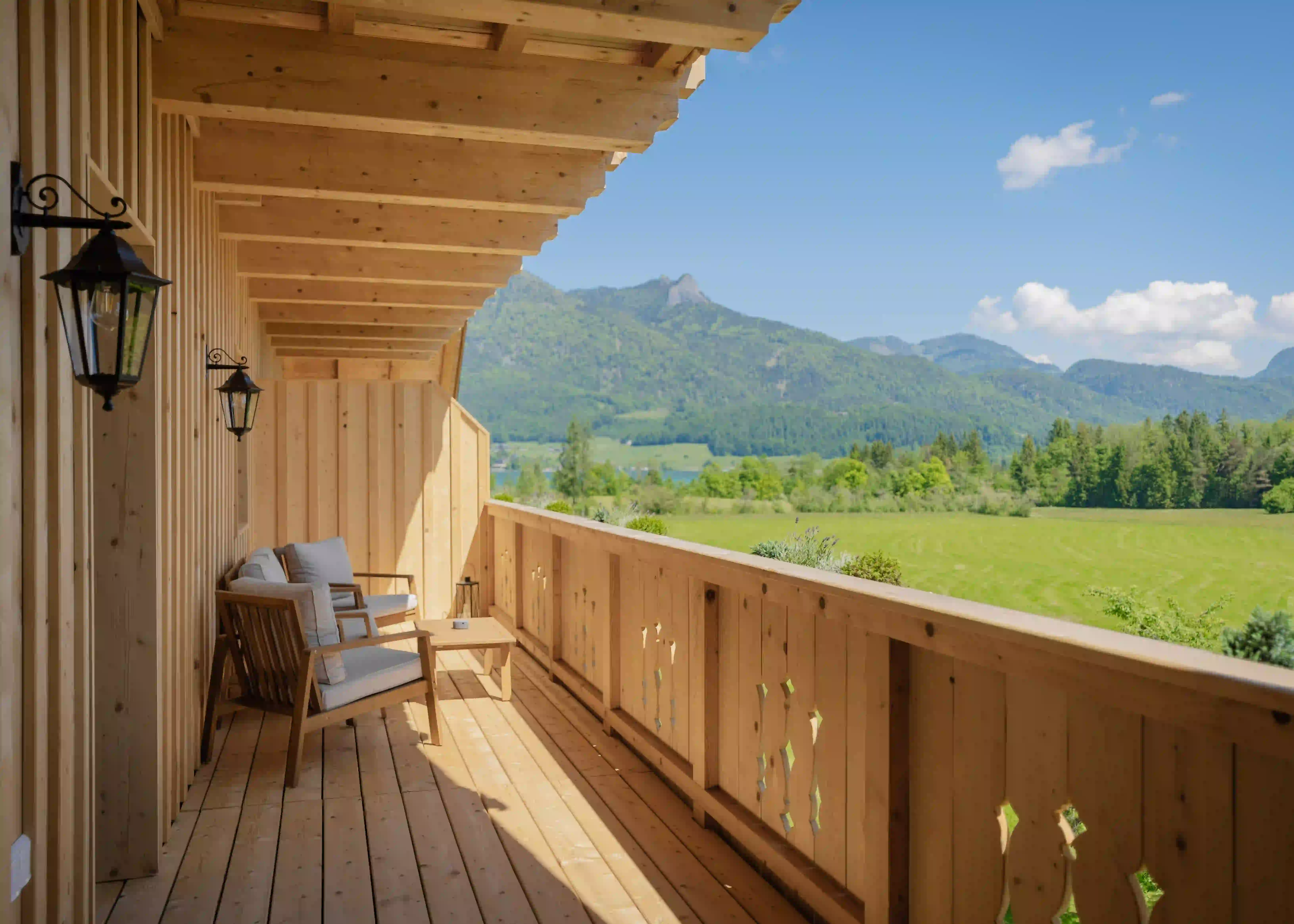 Gemütliches Lounge-Set am Balkon