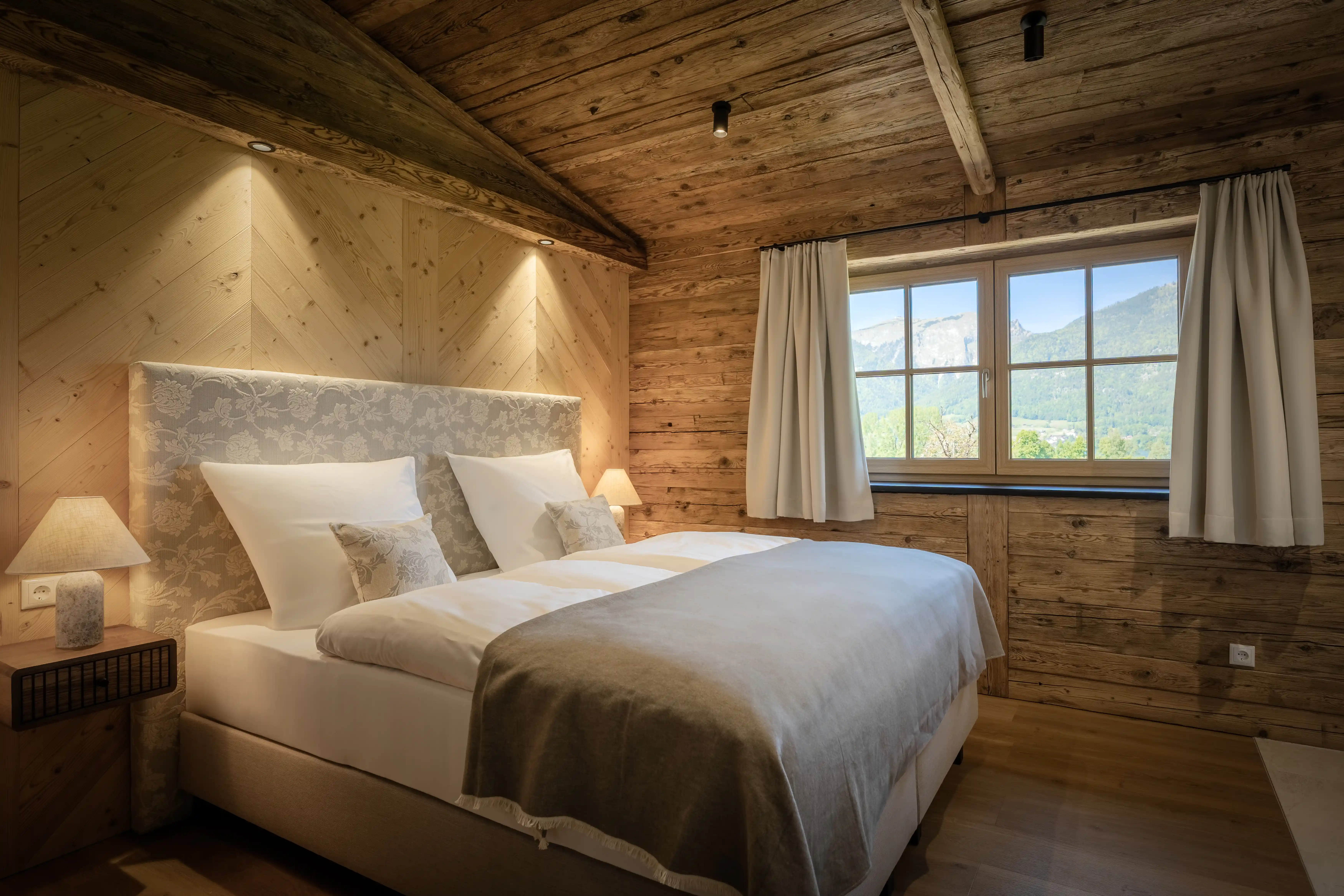 Incredible apartment with sauna and balcony at Lake Wolfgang