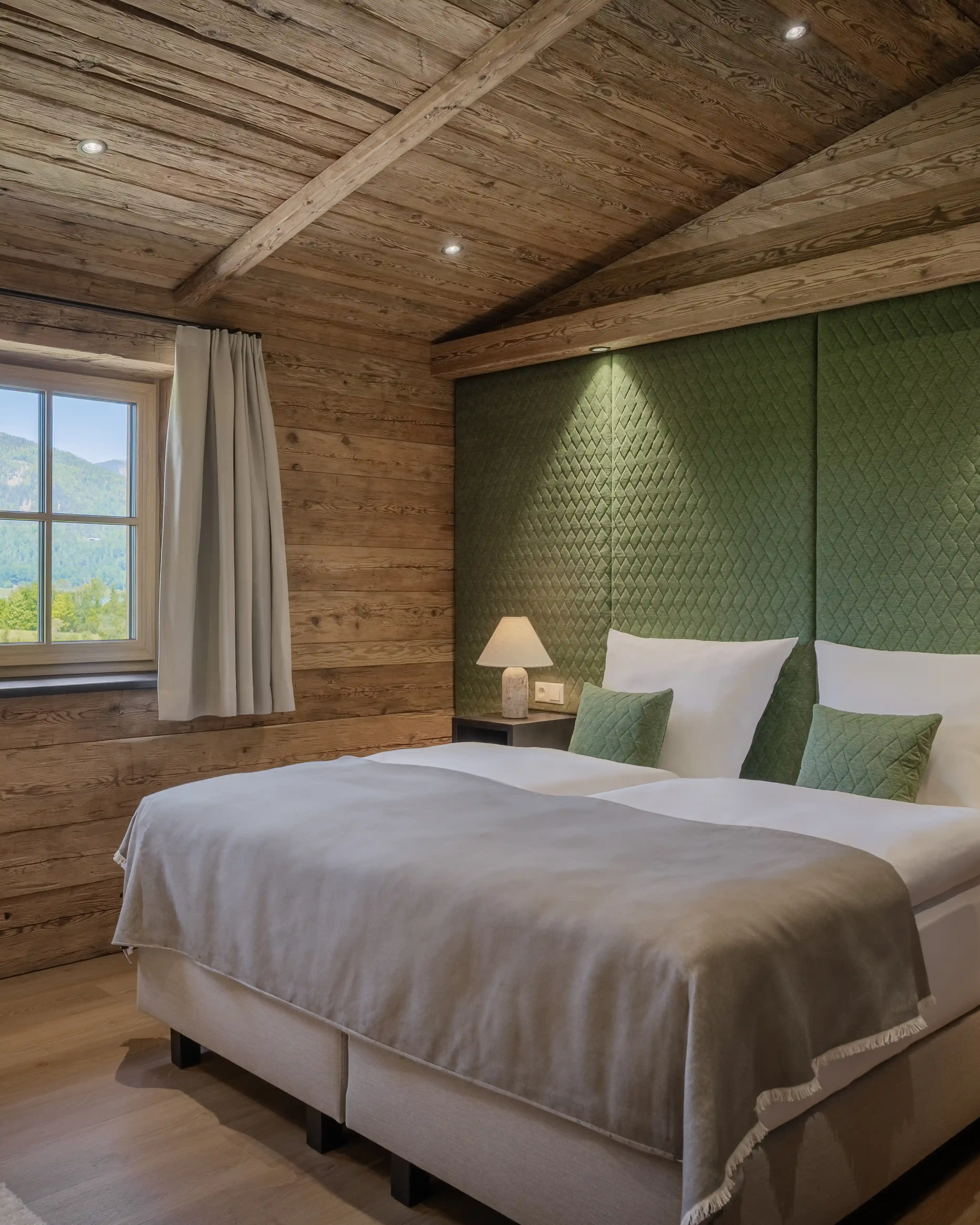 Luxury double bedroom with lake view